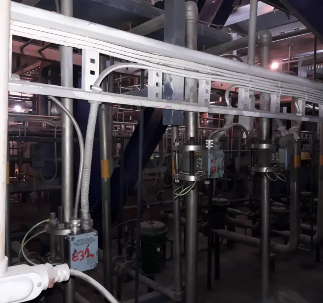 Cable trays and instrumentation tubing in the BOF 2 process area